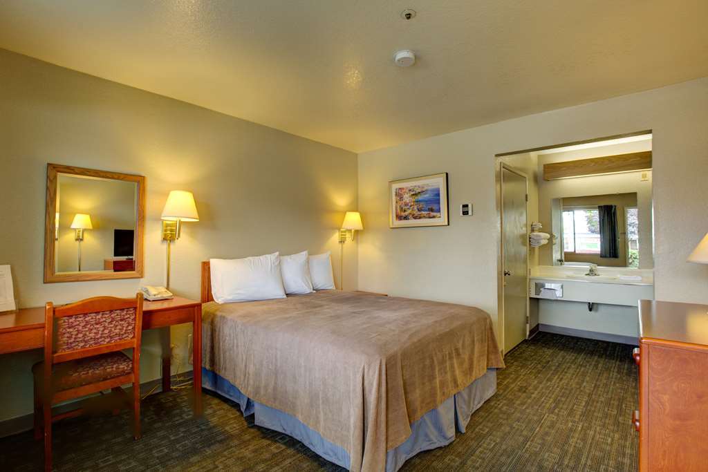 Rodeway Inn Sacramento-University Area Room photo